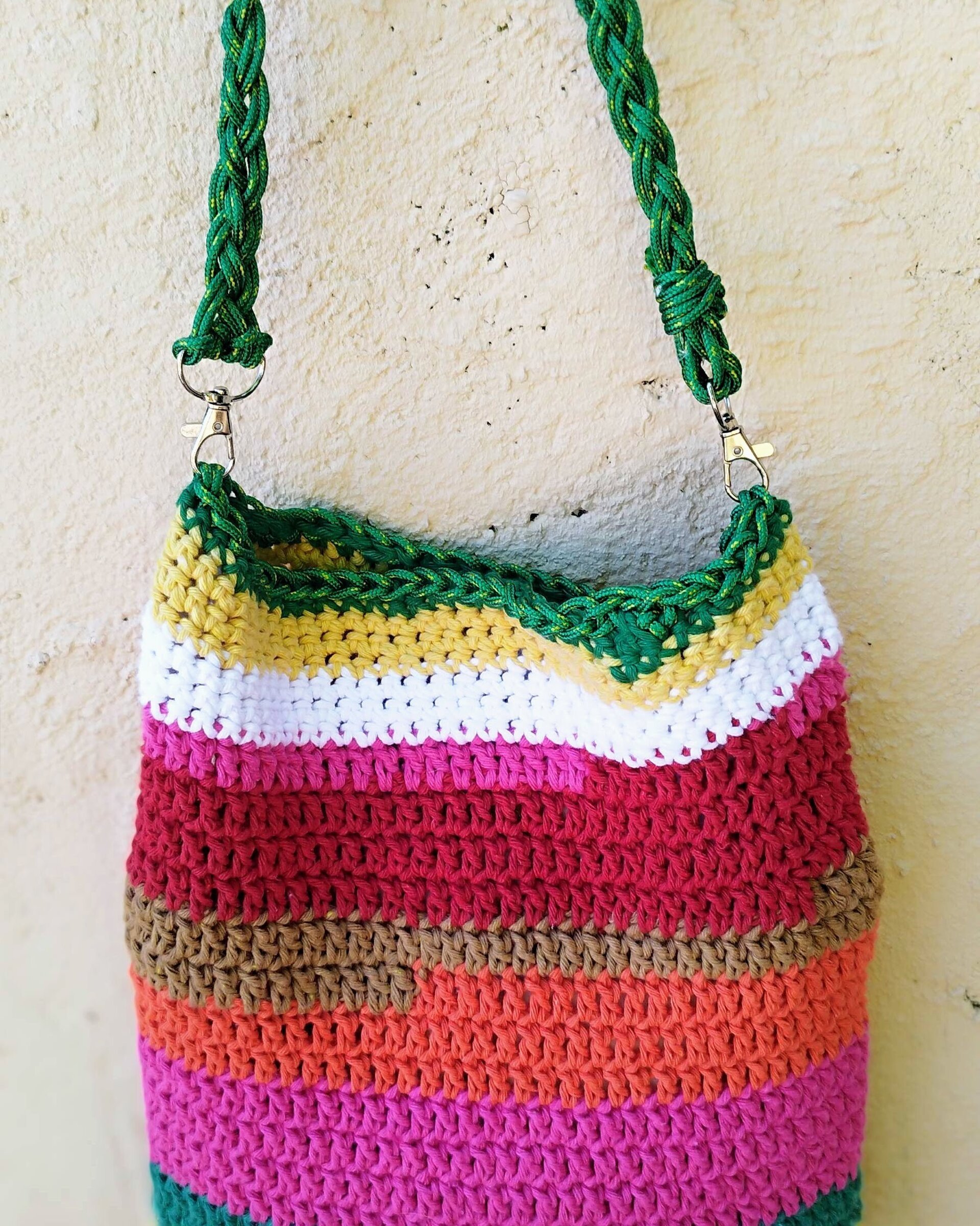 Bolso a rayas multicolor. - 3
