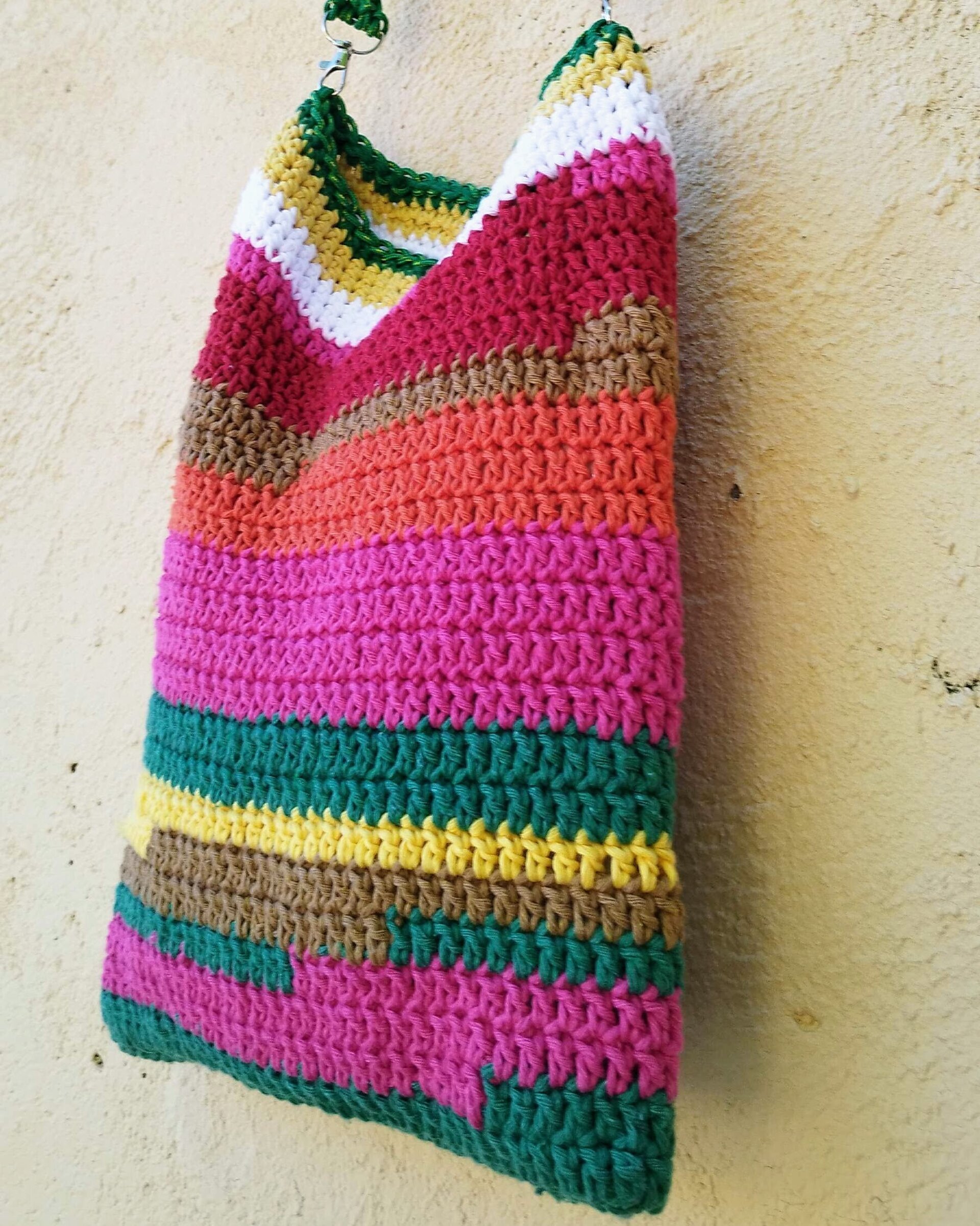 Bolso a rayas multicolor. - 2