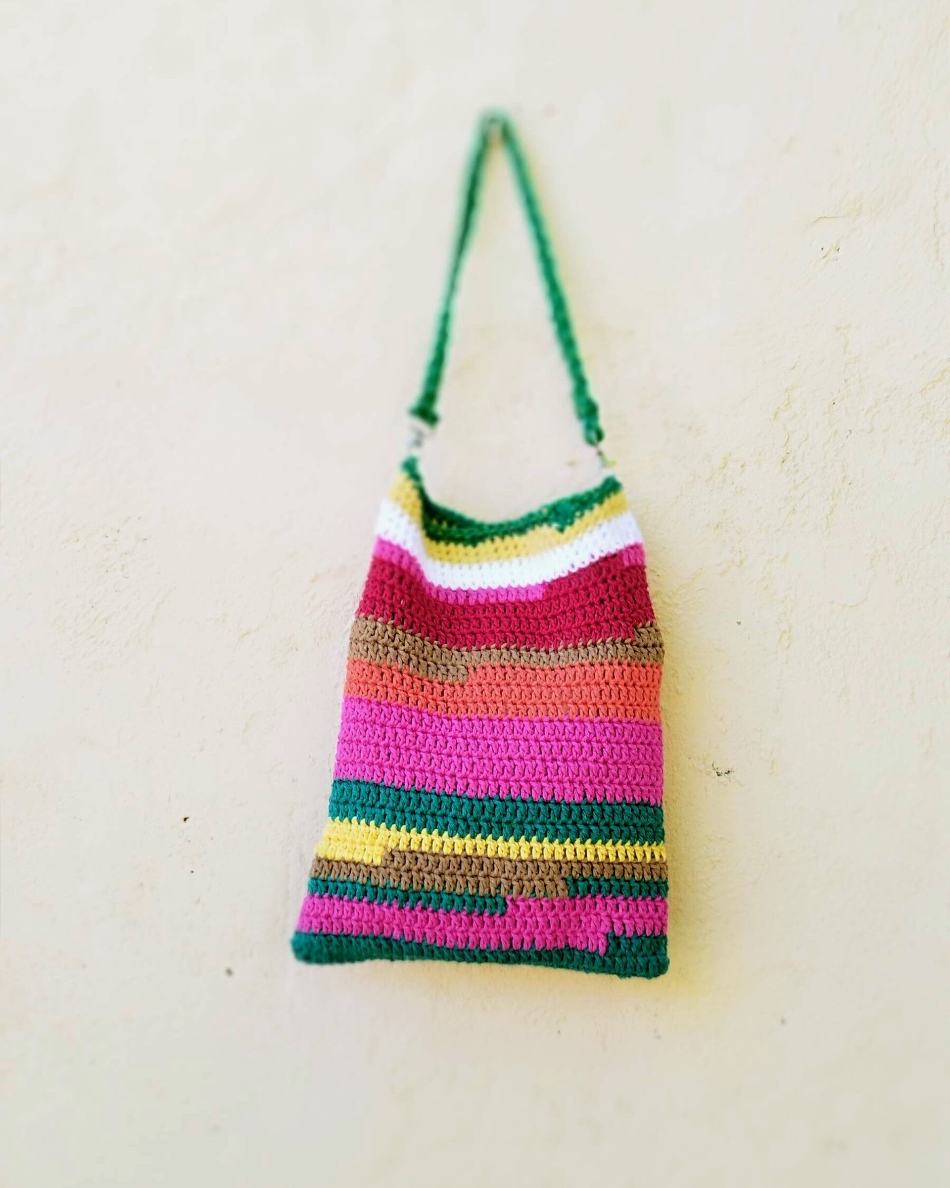 Bolso a rayas multicolor. - 5